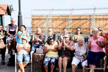 Protesta de vecinos y feriantes (Foto y Antonio Alí)